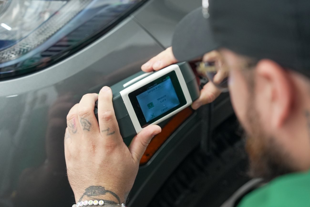 Reading a factory color with a spectrophotometer at Guttenberg Auto Body